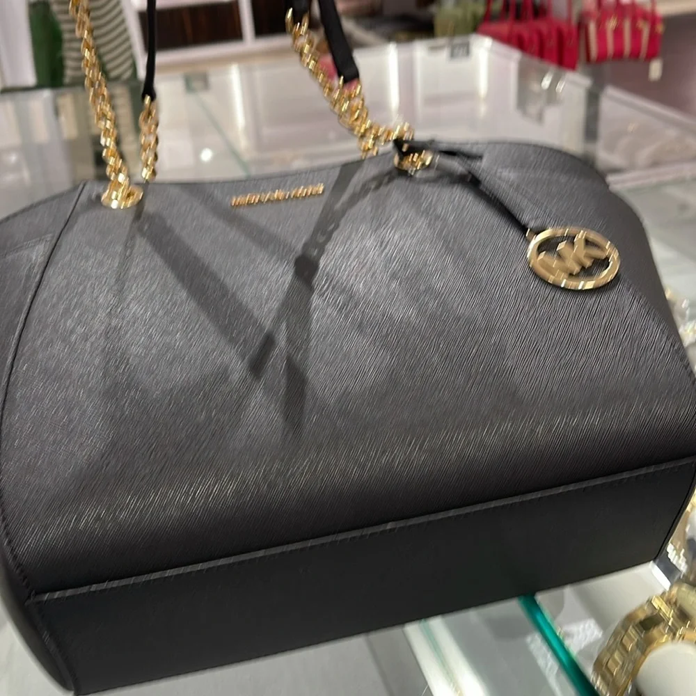 Michael Kors MICHAEL KORS
Jet Set Large Saffiano Leather Shoulder Tote Bag
NWT - Picture 7 of 16